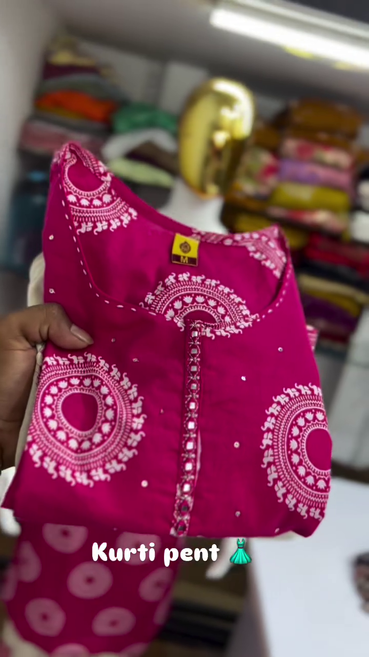 Fuchsia Pink Printed Kurta Set - Image 2