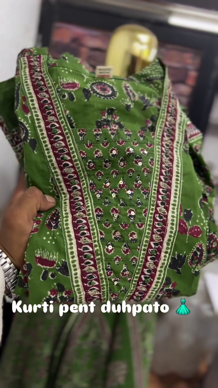 Green Ethnic Printed Anarkali Suit Set - Image 3