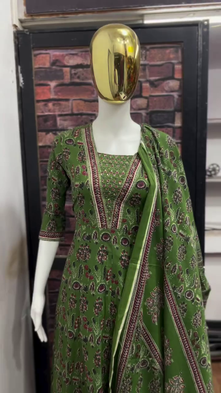 Green Ethnic Printed Anarkali Suit Set - Image 2